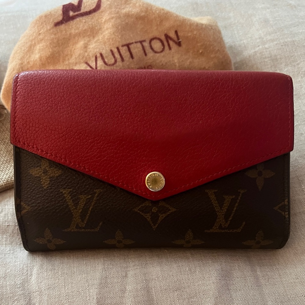 Louis Vuitton Wallet Signature with Red Change Flap
